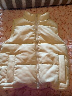 Women's Hollister leather Cream Puffer Vest Size XS Great condition